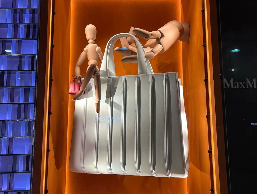 MaxMara vetrina Milano