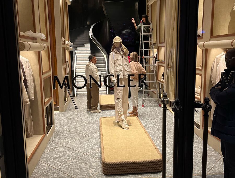 Allestimento boutique Moncler